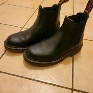 Dr Martens Chelsea boots size 8